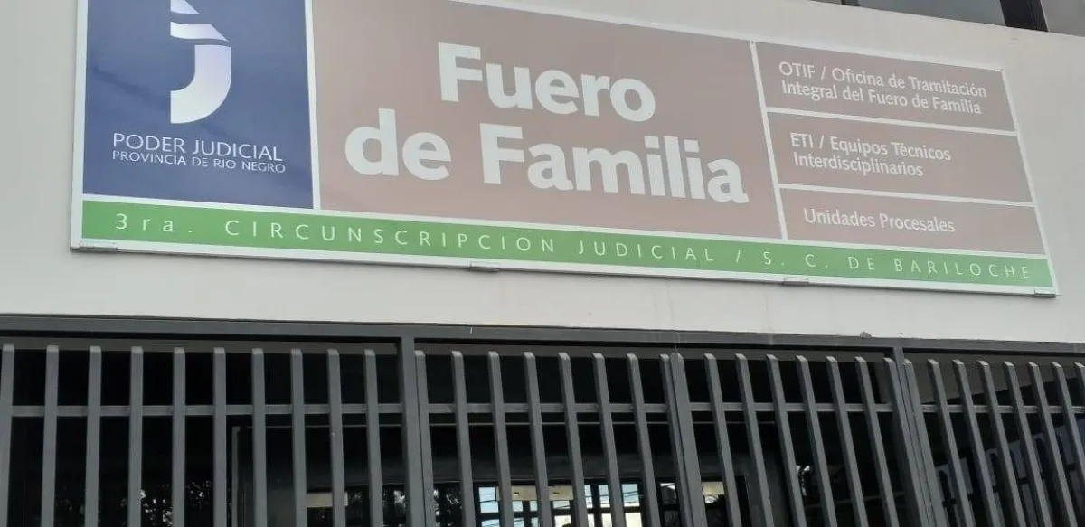 Bariloche: se fue de su casa con su hijo en un contexto de violencia y la Justicia fijó una cuota alimentaria