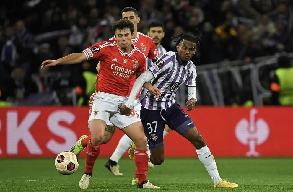 Benfica aprovechó la diferencia en la ida y se metió en octavos de final