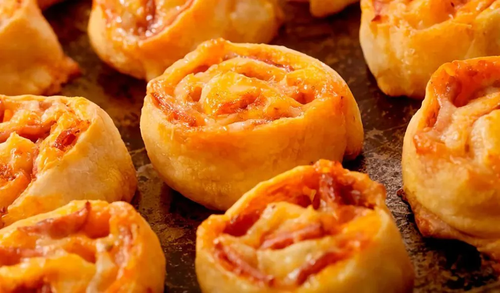 Hacé arrolladitos de salame y queso con tapa de tarta, ¡riquísimos!