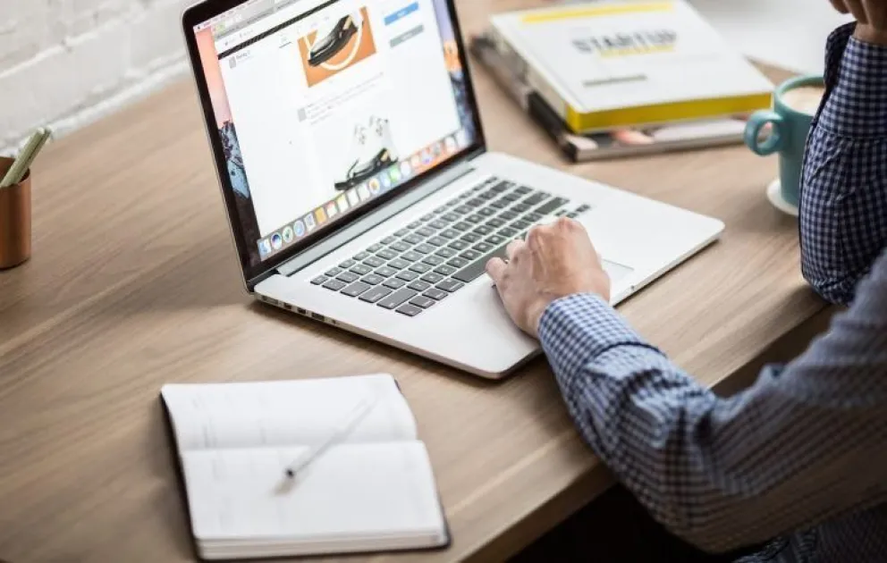 Oportunidad laboral: empresa extranjera busca argentinos para teletrabajo remunerado en dólares