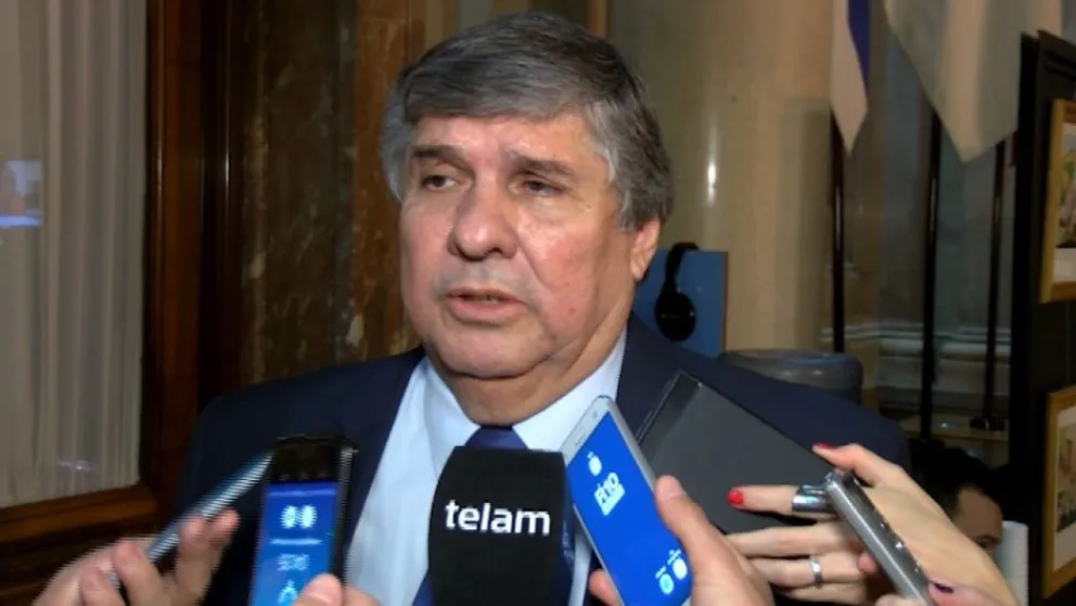 El senador José Mayans dijo que Milei "tiene las facultades mentales alteradas"