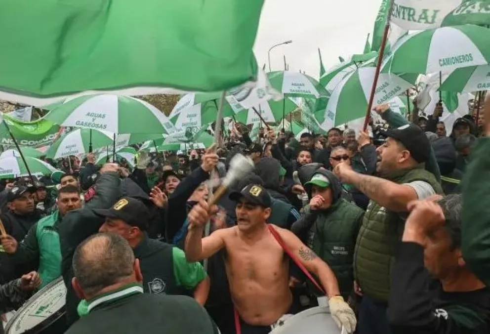 Camioneros acordó un aumento salarial del 45%