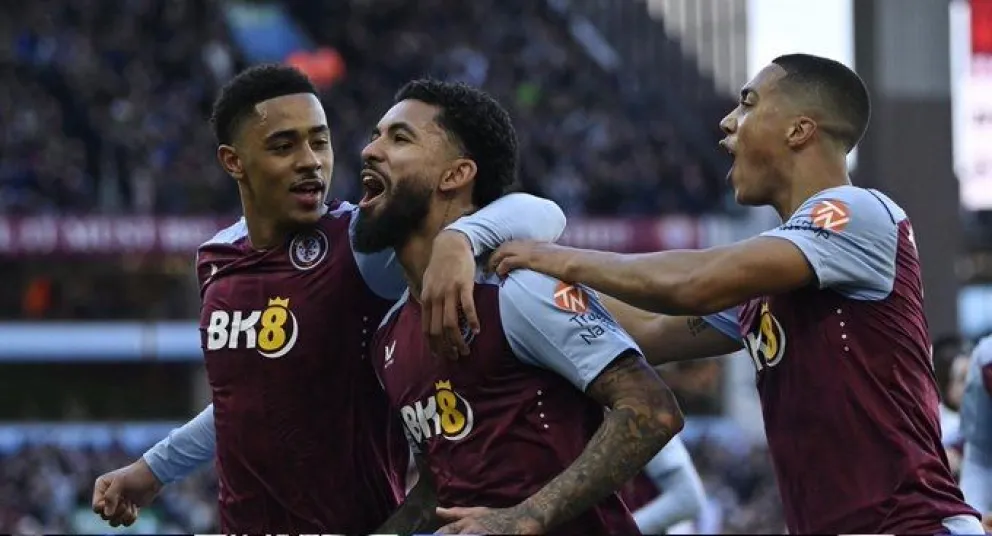 Aston Villa ganó y se mantiene en puestos de Champions League