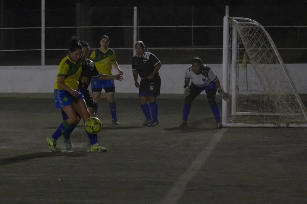 En cancha grande siguen las damas de ADeFuL