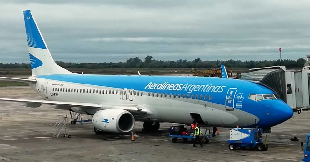 Aerolíneas Argentinas cancela la acumulación de millas a quienes viajen con pasajes pagados por el Estado