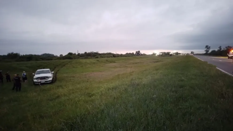 Una familia de Bariloche despistó y quedó al lado de una ruta de Santa Fe