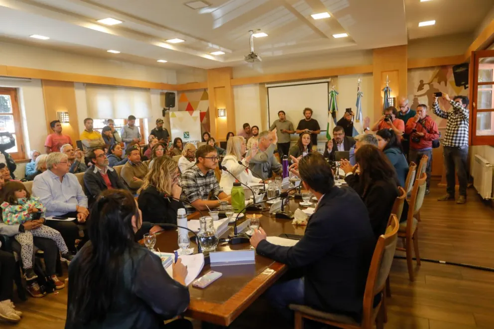 Por unanimidad se declaró la emergencia habitacional, económica, financiera, fiscal y de servicios