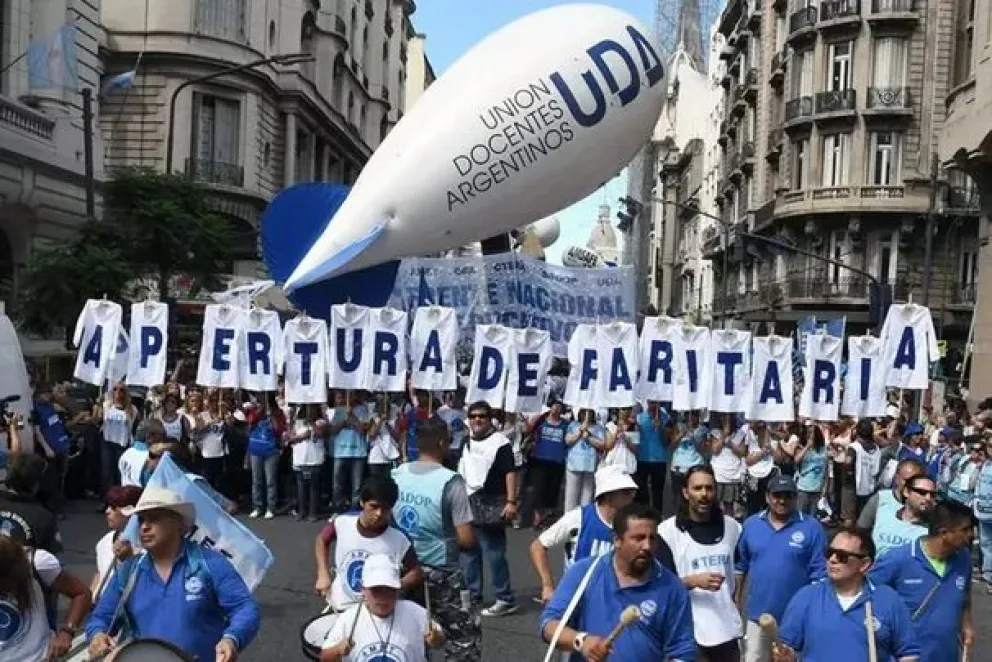 Gremios docentes anuncian paro nacional en reclamo salarial