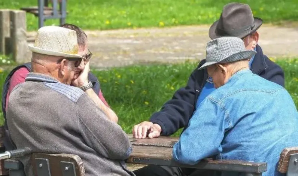 El Gobierno planea pasar a planes sociales a los jubilados que accedieron por moratoria