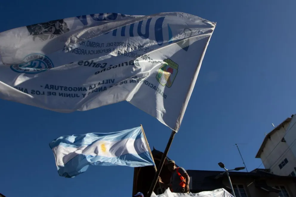 Crónica de una protesta que incluyó la posibilidad de que en el centro se instale una “carpa del hambre”