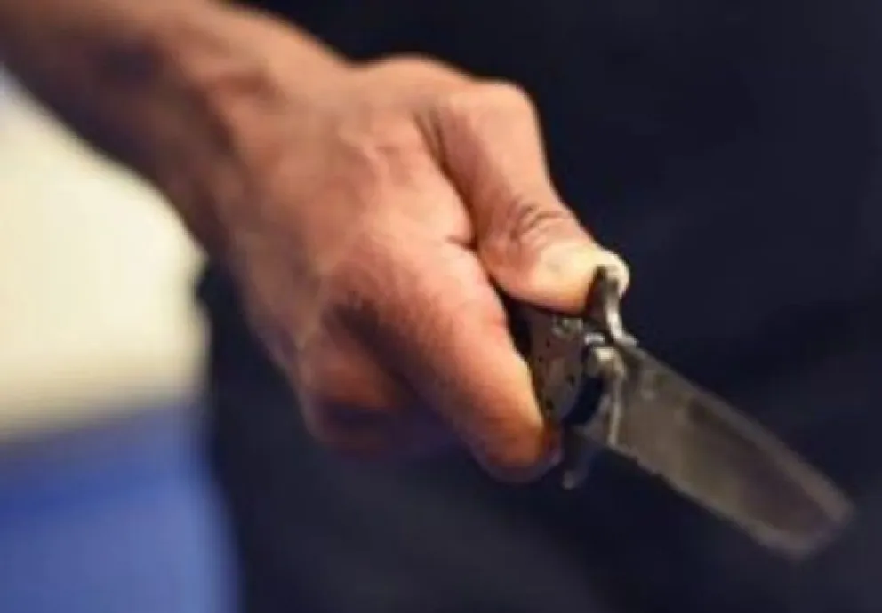 Córdoba: fue al acto escolar de su hijo y le puso un cuchillo en el cuello a su expareja 