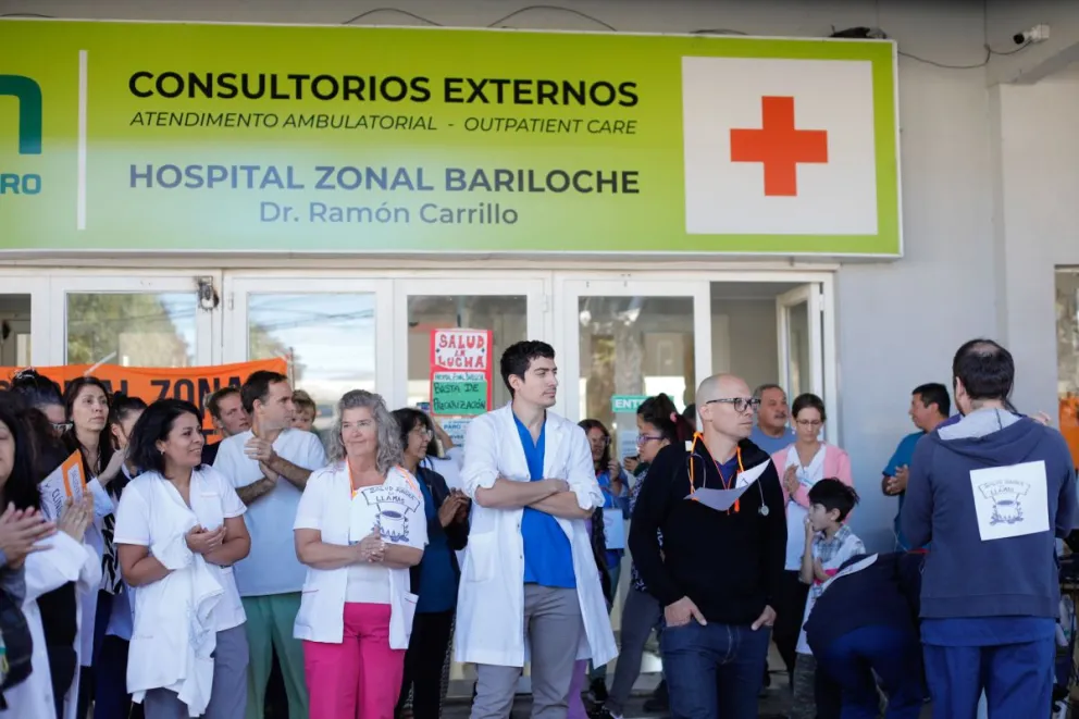 Marzo arranca con un nuevo paro y manifestación del personal del Hospital Zonal Bariloche