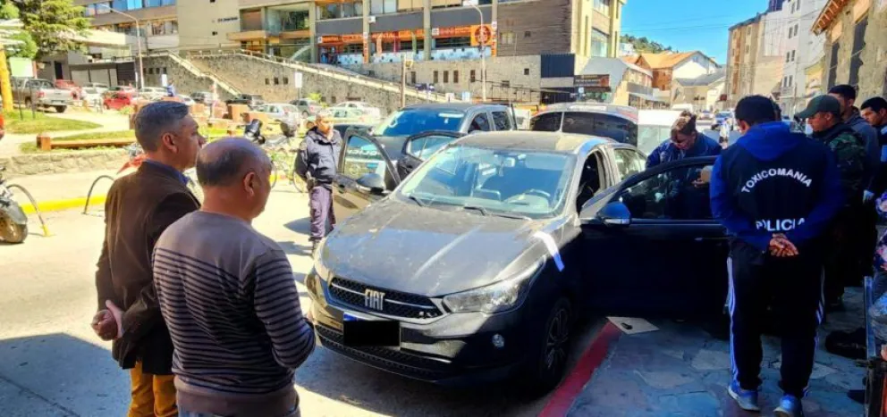 Cuatro personas hacían disturbios en el centro y fueron detenidos: tenían un arma, municiones y estupefacientes