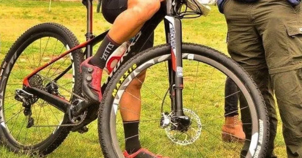 Con inhibidores de alarma abrieron una camioneta en Circuito Chico y robaron dos bicicletas