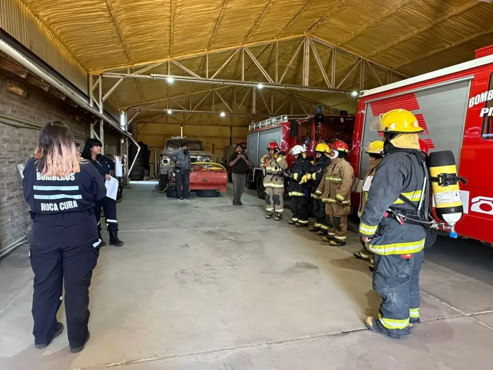 Bomberos Ruca Ruca brindaron capacitación a colegas de Pilcaniyeu y Ñorquinco