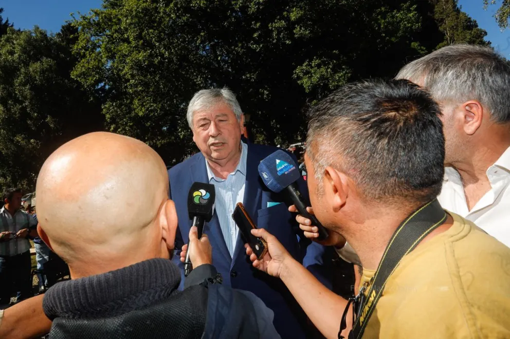 El intendente recorrió el Centro Cívico y tuvo que llamar a la policía por motociclistas provocando disturbios