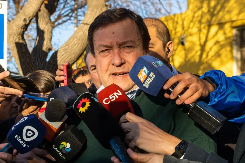 Río Negro busca mitigar el daño de la motosierra de Milei al transporte 