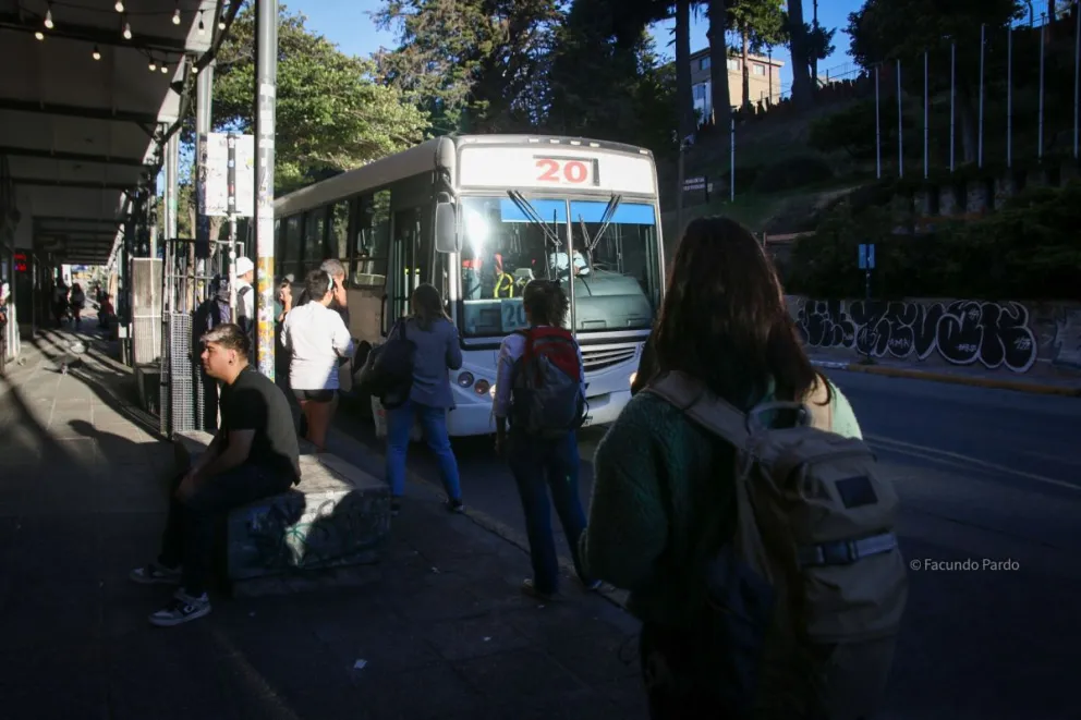 La Multisectorial de Bariloche emitió un fuerte comunicado contra Mi Bus por el aumento del pasaje de colectivo