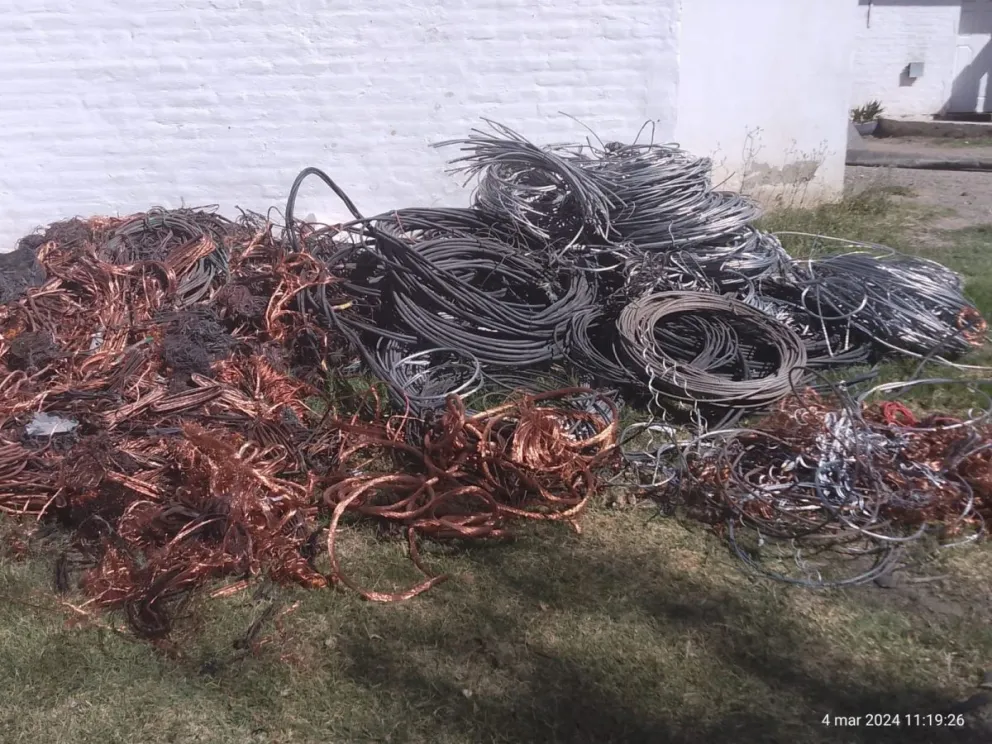 Mafia del cobre: secuestraron más cables y $3 millones en un allanamiento