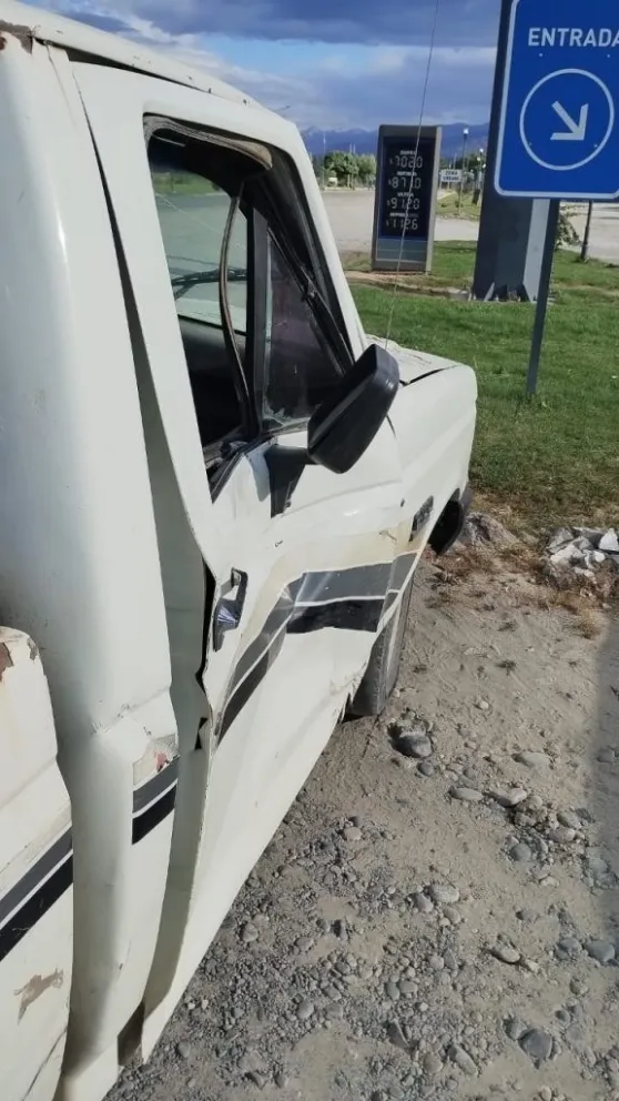 Motociclista herido luego de impactar contra una camioneta en Ruta 40