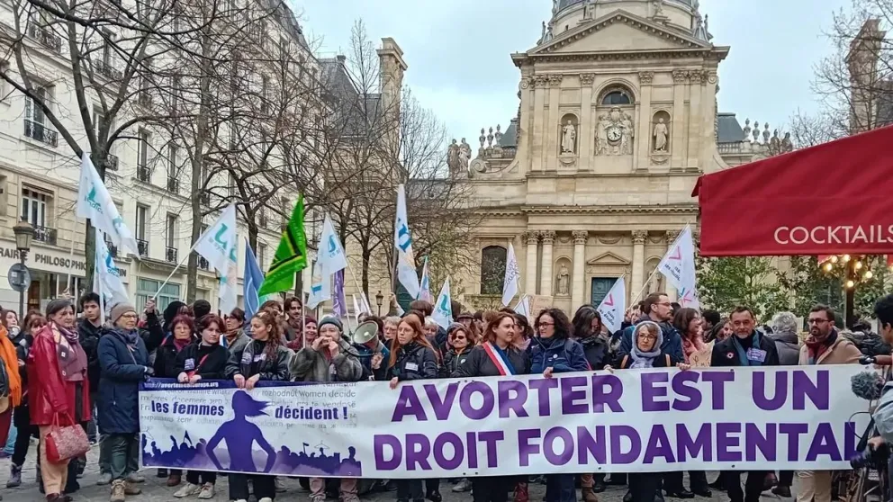 Histórico: Francia sumó el derecho al aborto a su Constitución