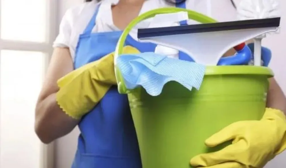 Aumento salarial para empleadas domésticas: cuánto cobrarán en marzo y abril 