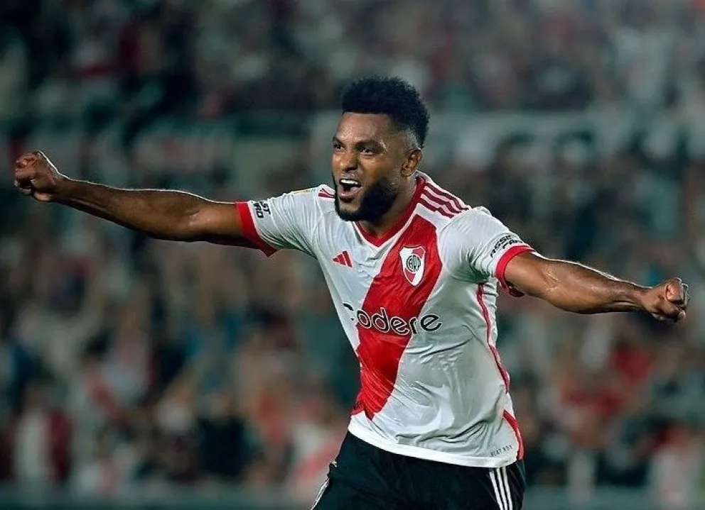 Al ritmo del “Colibrí”, River le ganó a Independiente Rivadavia y se trepó a la punta