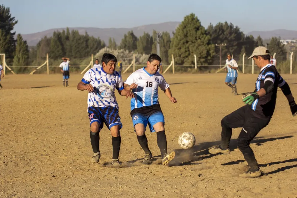 Veteranos y sénior van por la décima