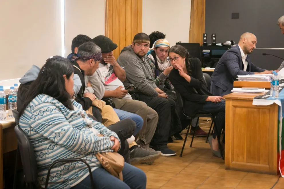 Con demoras y el rechazo a la recusación de un juez, juzgan por usurpación a Comunidad Buenuleo