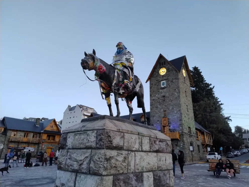 Vandalizaron la estatua del general Roca durante el Día de la Visibilización Lésbica