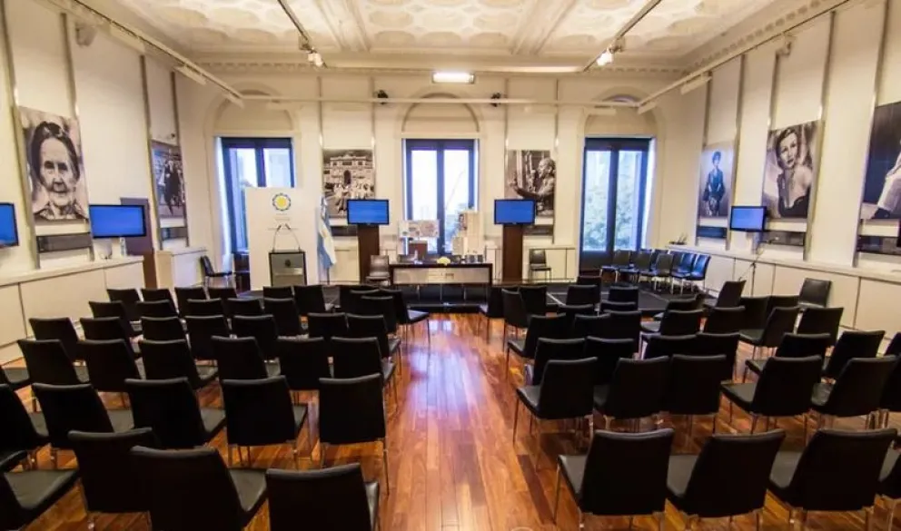 Por decisión de Karina Milei, el Salón de las Mujeres ahora será el Salón de los Próceres