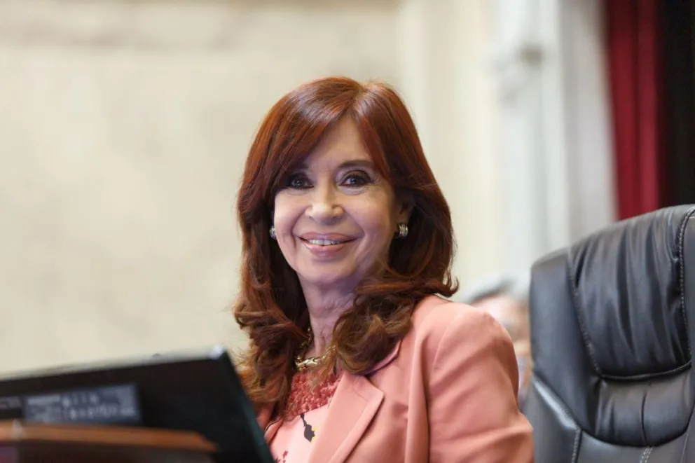 Cristina Kirchner, le respondió al presidente: "Admita que firmó, cobró y lo pescaron"
