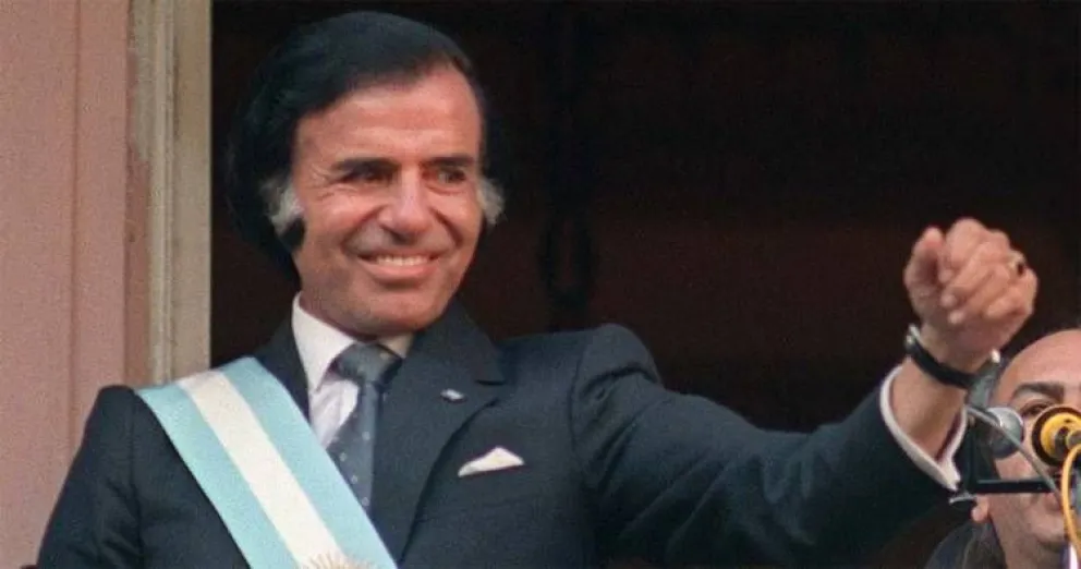 Desmanteló el Salón de las Mujeres y elevó a Carlos Menem a la categoría de prócer