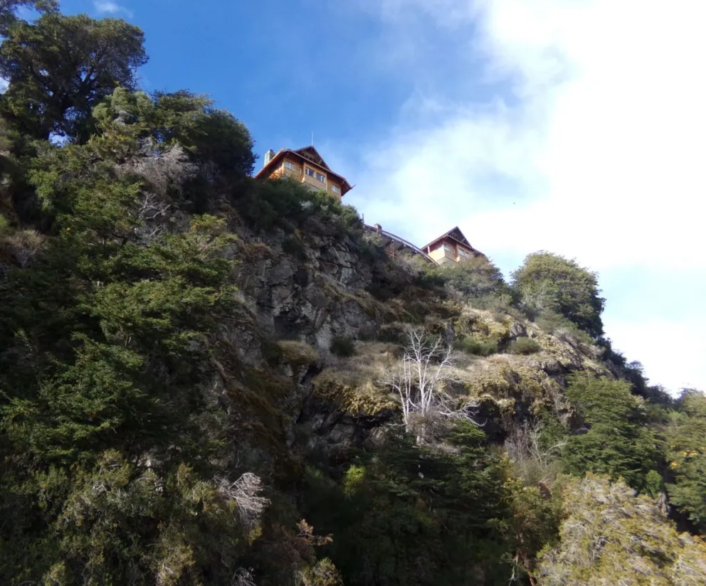 Cuál es el estado de salud de los obreros accidentados en isla Victoria