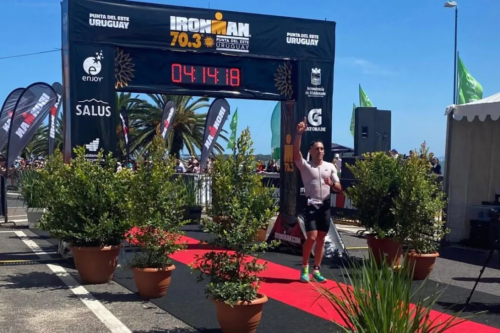 Podio barilochense en Uruguay: Guillermo García se lució en el Ironman 70.3 de Punta del Este