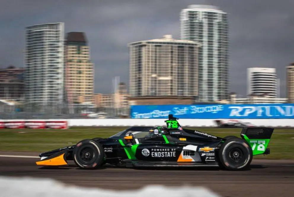 Agustín Canapino cometió un error que lo marginó de la pelea en su presentación en la IndyCar