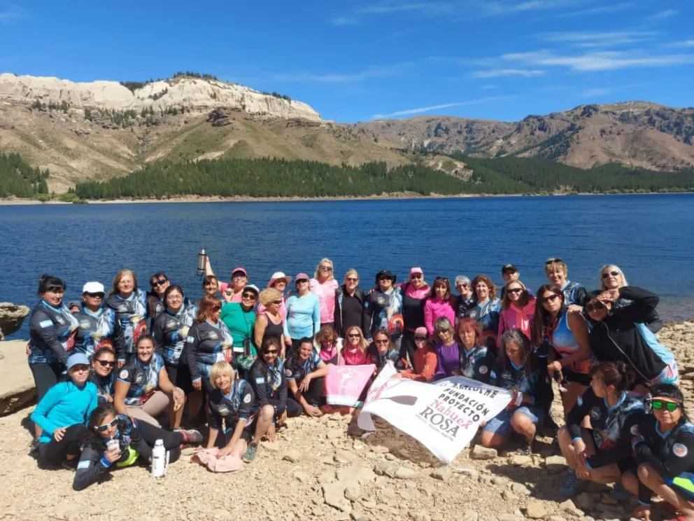Junto a Rosas del Plata, compartieron trekking y remo de "Mujeres con Garras"