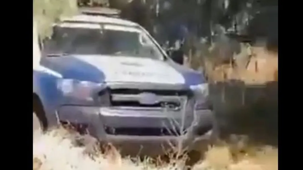 Video: policía tenía relaciones sexuales en un patrullero y fue detenido