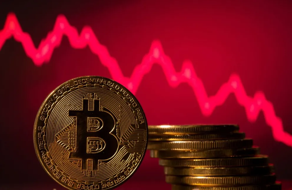 Bitcoin tocó su pico y cotiza a más de 72.000 dólares