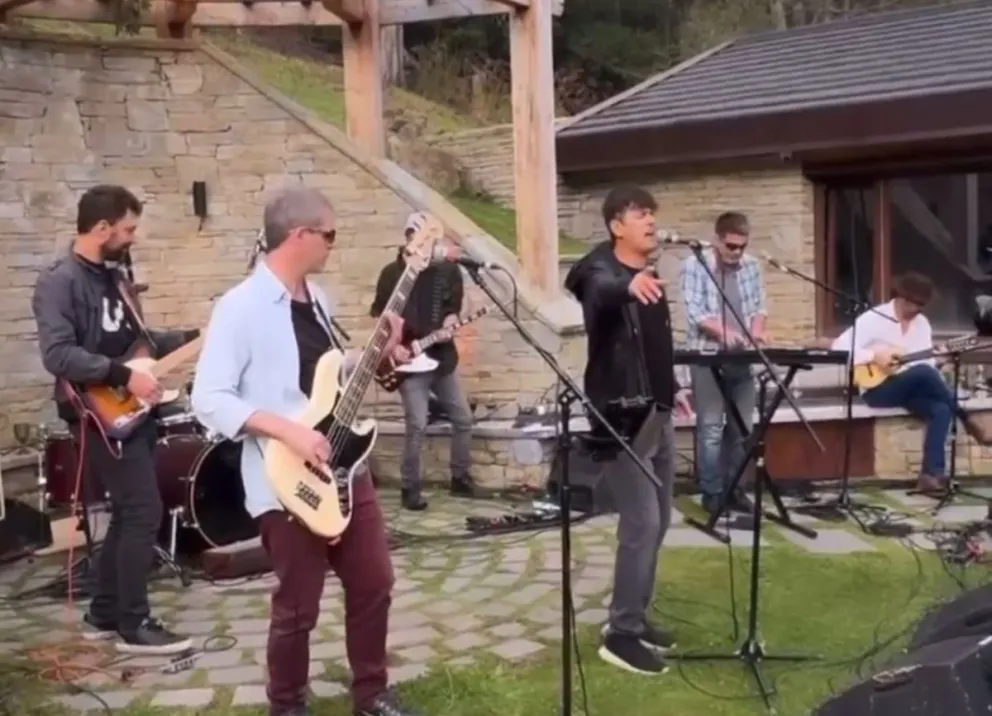 Mirá el video de Andrés Ciro Martínez tocando en Arelauquen