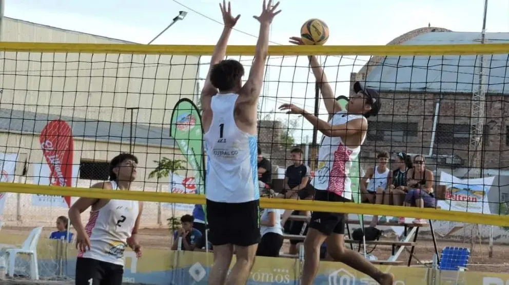 Luis Beltrán recibió la última etapa el Tour Rionegrino de beach vóley 