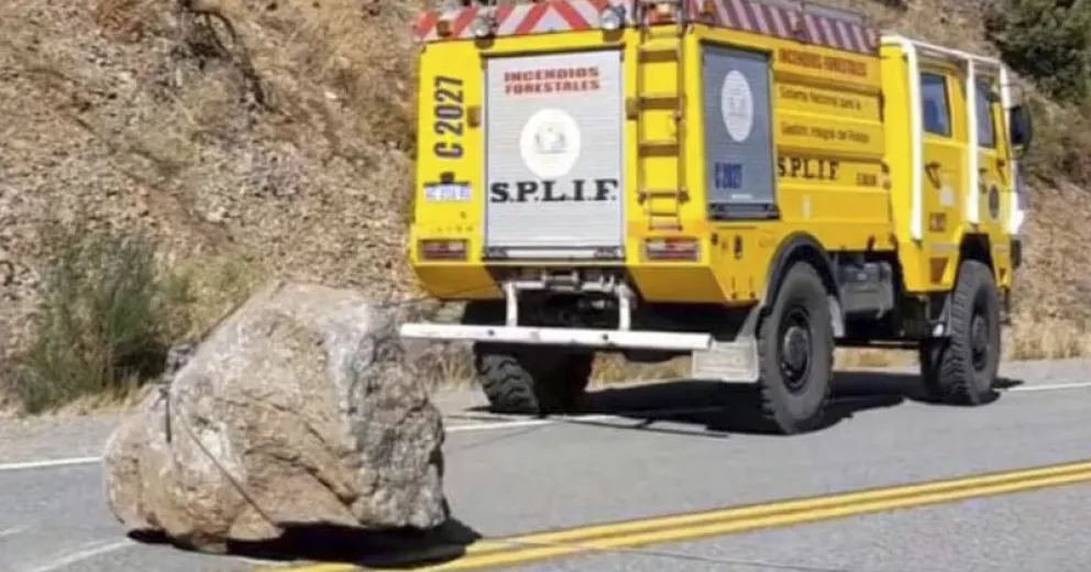 Alerta por la caída de grandes piedras en Ruta 40 norte