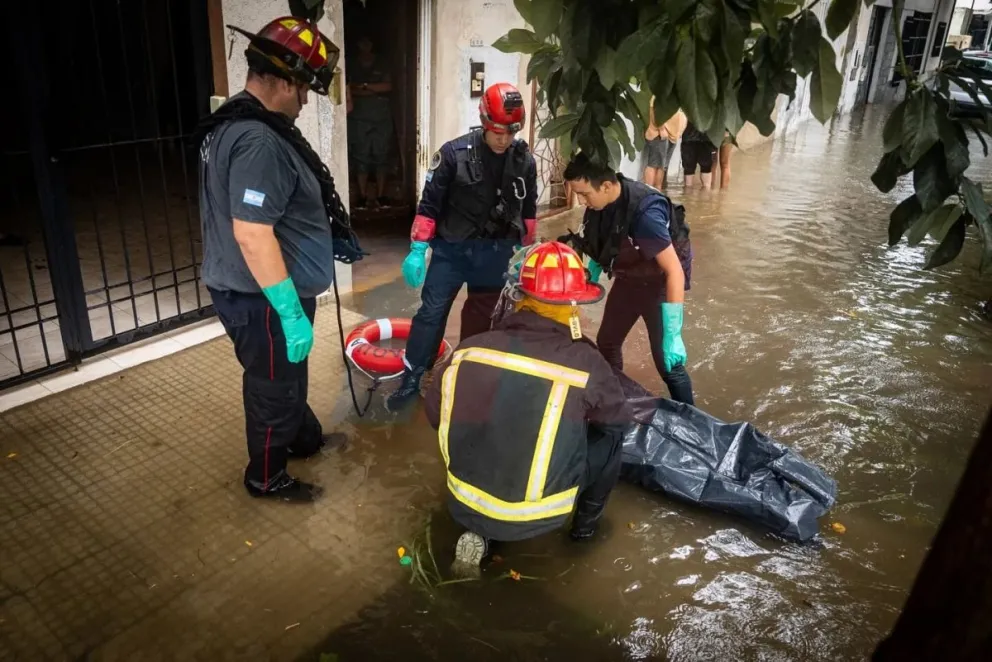 Valentín Alsina: se conoció cómo murió el hombre que apareció flotando en una calle inundada