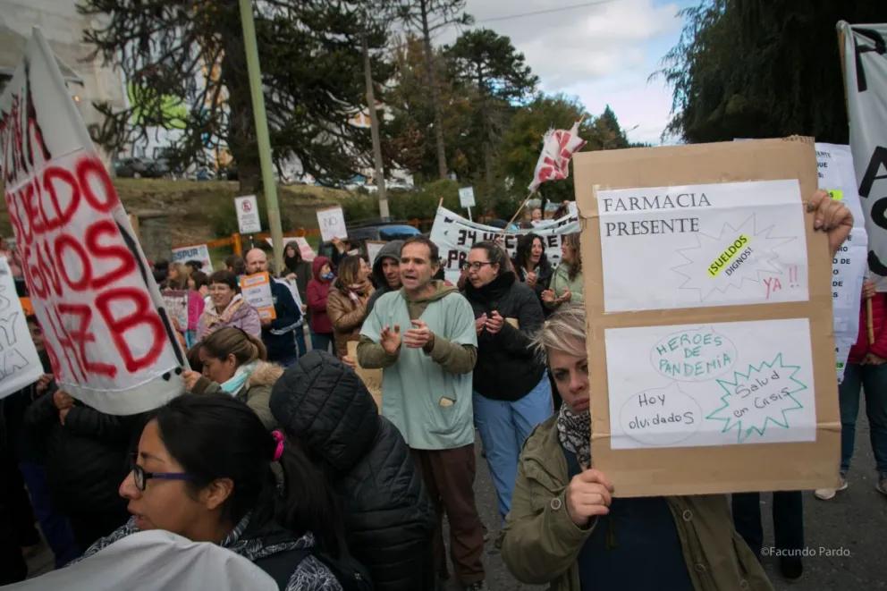 Paro, movilización y corte de calle del personal de salud pública