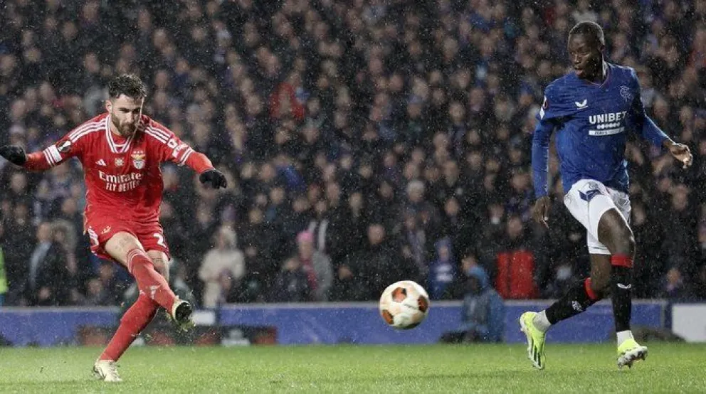 Benfica ganó como visitante y se clasificó a cuartos de final