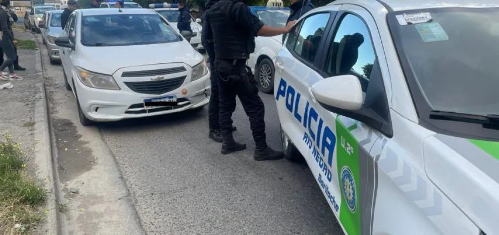 El chofer de un remis dejó el auto encendido y un ladrón se lo robó 