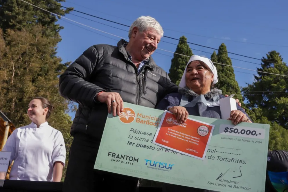 La vecina Esther Leuquen se quedó con el Gran Concurso de la Torta Frita 