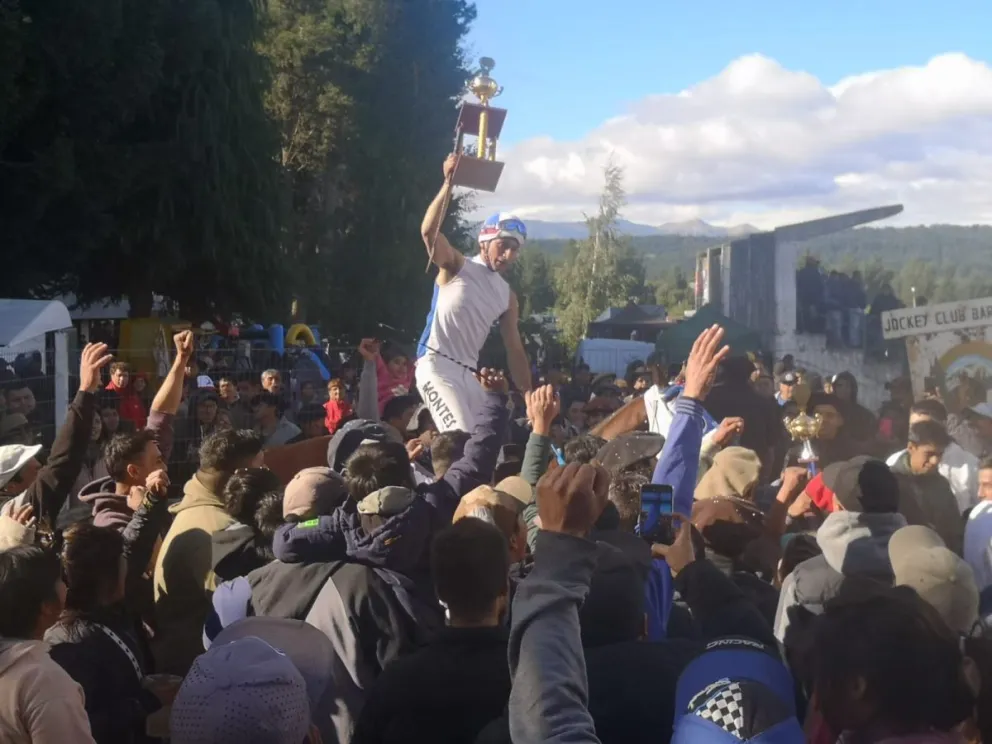 Más de 2.000 personas vivieron una gran jornada turfística