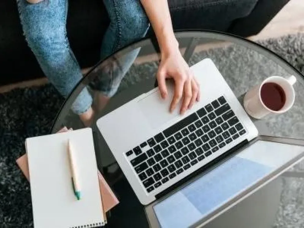 Oportunidades globales: 4 empresas para trabajar freelance desde Argentina y ganar en dólares