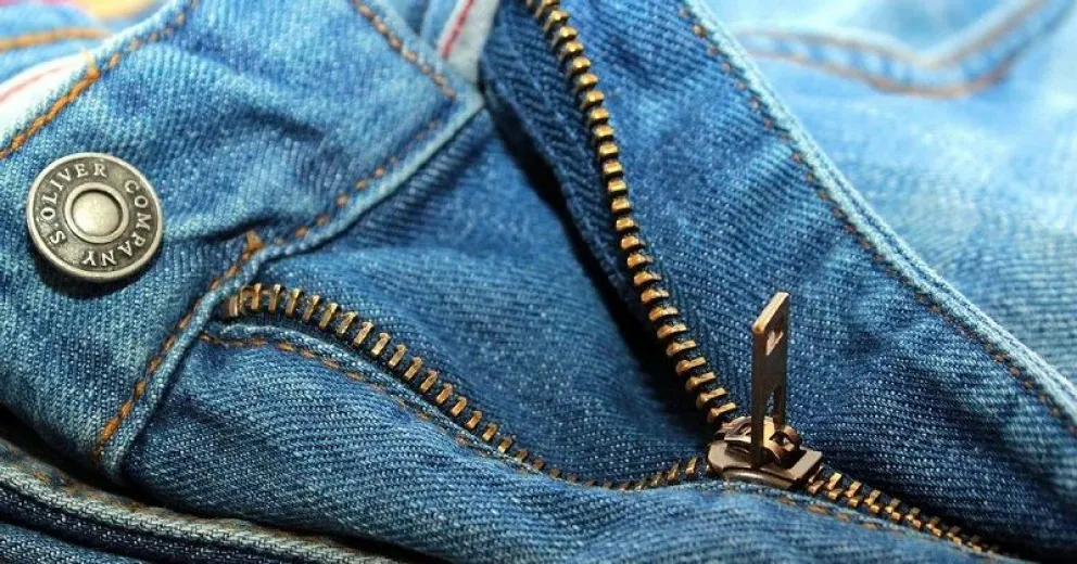 Los trucos caseros para evitar que se te baje el cierre del pantalón